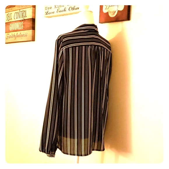 ⚘ 2 for $12 ⚘ Striped VNeck Blouse - Picture 2 of 8